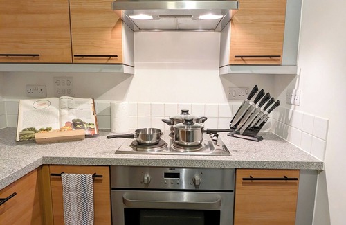 Colchester House | 2 bed 2 bath maisonette in Colchester with Parking and Wi-Fi