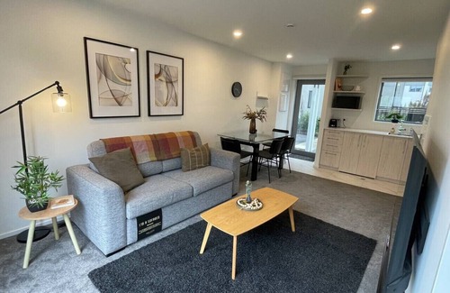 Upper Riccarton Apartment | 2 Bed 2 Bath Retreat