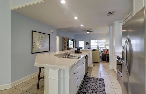 North Forest Beach Condo | 2 Bed/2 Bath Villa Centrally Located Near Coligny Beach, Rooftop Pool and Spa