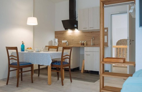 Pelm Apartment | 2-bed apartment no. 2, shower/WC, living room/bedroom - Ferienwohnungen Maijeschhof
