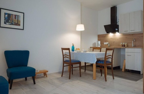 Pelm Apartment | 2-bed apartment no. 2, shower/WC, living room/bedroom - Ferienwohnungen Maijeschhof