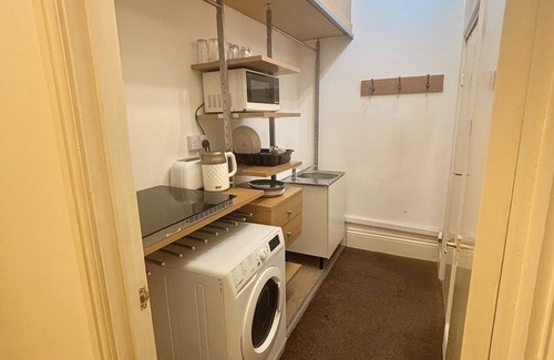 Edgbaston Apartment | 2 Bed Apartment-Sleeps 7-Free Parking