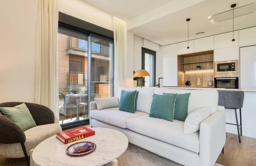 La Buhaira Apartment | 2-Bed Apartment w/Terrace & Free Parking