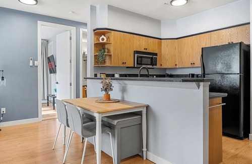 Mission District Condo | 2-Bed by River, AC, Free Parking, Near Saddledome