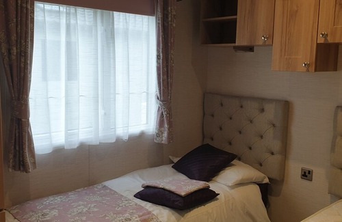 Ringwood Cabin | 2-Bed Caravan - Oakdene Forest Park