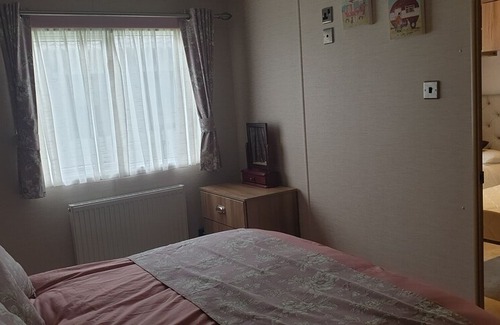 Ringwood Cabin | 2-Bed Caravan - Oakdene Forest Park
