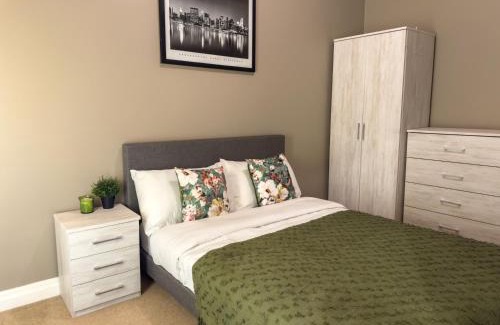 Headingley Apartment | 2 Bed - Close to LBU, Headingley Stadium and YCC