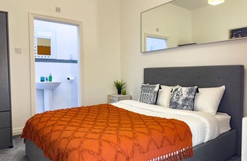 Headingley Apartment | 2 Bed - Close to LBU, Headingley Stadium and YCC