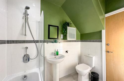 Headingley Apartment | 2 Bed - Close to LBU, Headingley Stadium and YCC