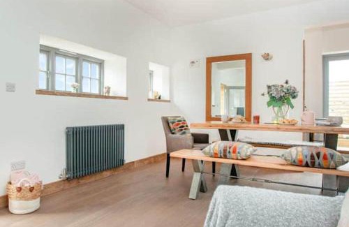 Honiton House | 2 Bed Cottage - Hot Tub Garden Parking