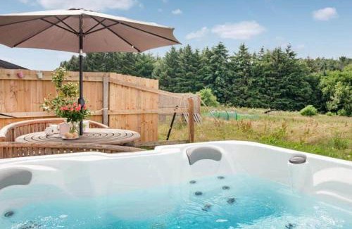 Honiton House | 2 Bed Cottage - Hot Tub Garden Parking
