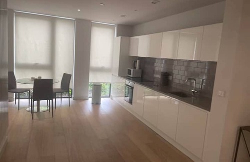 Royal Docks Apartment | 2 Bed Entire Flat Aparmtnet