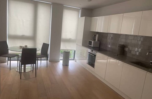 Royal Docks Apartment | 2 Bed Entire Flat Aparmtnet