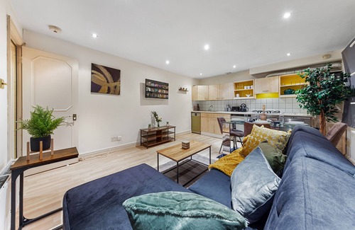 Notting Hill Apartment | 2 Bed Flat - Sleeps 6 - Pets - Parking - Wifi