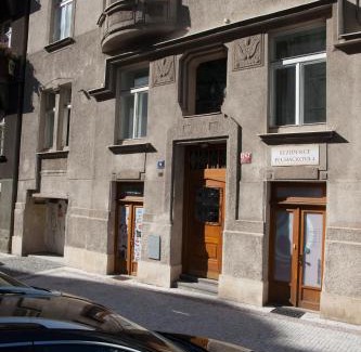 Andel Apartment | 2 Bed Flat - Sleeps 9 - Pets - Parking - Wifi