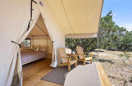 Boerne RV Rental | 2-Bed Glamping Escape | Firepit + Hill Country Trails