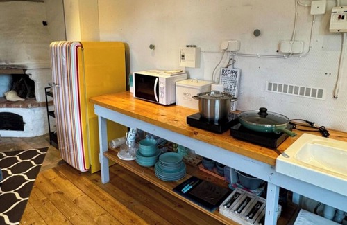 Ronneby House | 2 Bed House Sleeps 4 with Garden & Free Parking