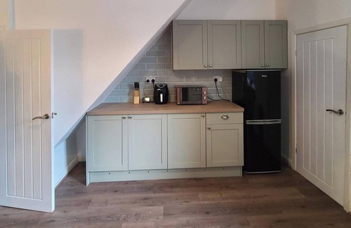 Manchester House | 2 Bed House - Sleeps 5 - Pets - Parking - Wifi