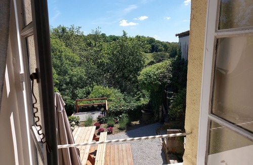 Confolens House | 2 Bed House with Mountain View, Garden and Bbq