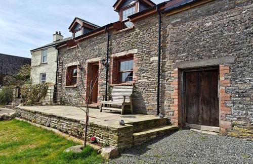 Brecon House | 2 Bed in Lower Chapel 94567