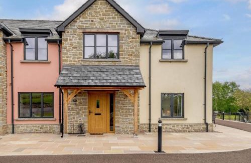 Kemeys Commander Apartment | 2 Bed in Usk 87950