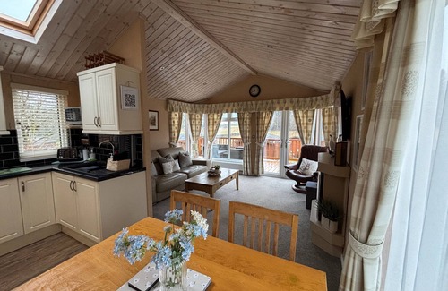 Troutbeck Cabin | 2 Bed Lodge-Sleeps 4-Valley View-Pet Friendly