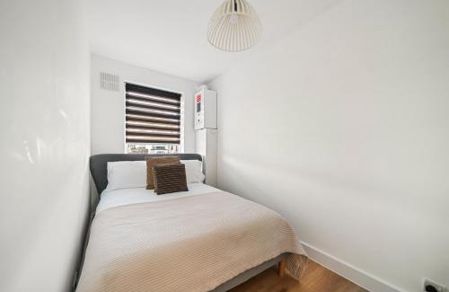 Hillingdon Apartment | 2 Bed Luxury Parking and Garden - Close to Heathrow