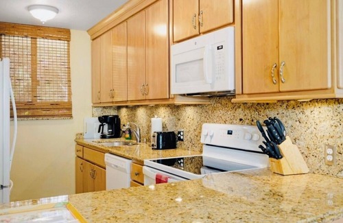 Maalaea Apartment | 2 Bed Maui Retreat with 5 miles of beach!