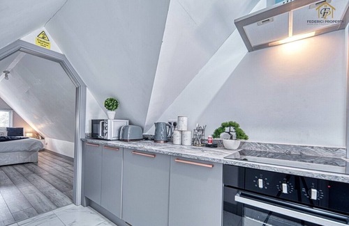 Marston Green Apartment | 2-Bed Near Airport & NEC|Parking