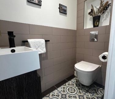 Crickhowell House | 2 bed period cottage sleeps 4 in central Crickhowell