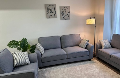 West Hill House | 2 bed room 2 bathroom Cozy town house