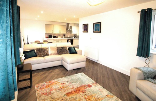 Ridgeway House | 2 Bed, Sleeps 4, Pet Friendly, Free Parking