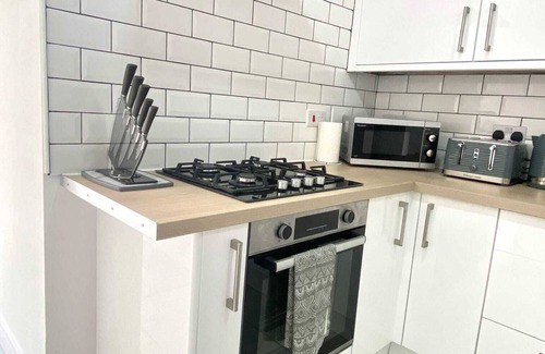 Aylesbury Apartment | 2 Bed Town Centre Free Park Wi-Fi Garden