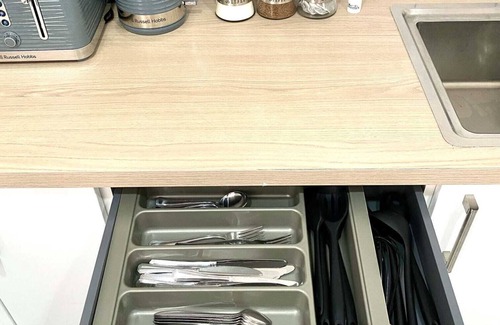 Aylesbury Apartment | 2 Bed Town Centre Free Park Wi-Fi Garden