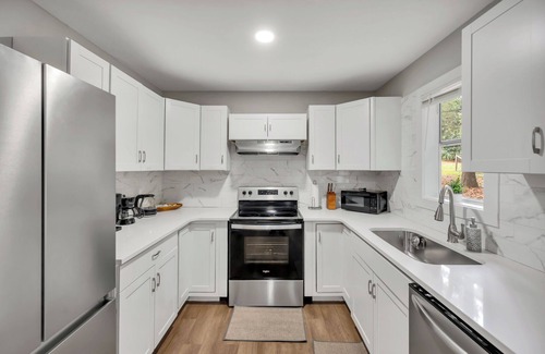 Bynum House | 2 BED, Tv, Moroccan Style, kids essentials, Walk to Golf, close to shopping