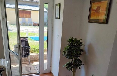 Tankovo Apartment | 2 Bed Villa - Sleeps 7 - Private Garden - Parking