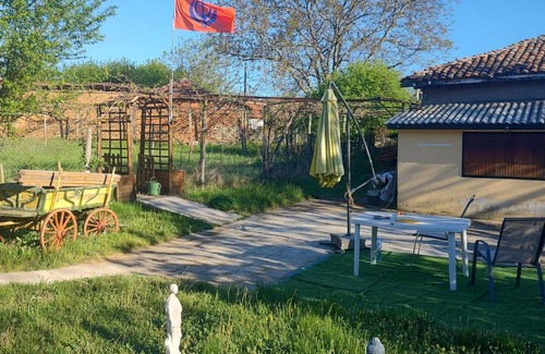 Tankovo Apartment | 2 Bed Villa - Sleeps 7 - Private Garden - Parking