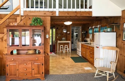 Richmond Cottage | 2 Bedroom, 1 & 1/2 bath Waterfront Cottage on Pleasant Pond