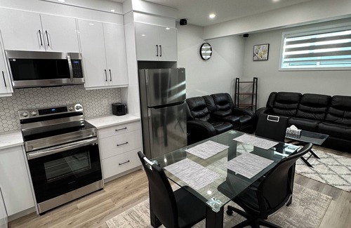 Keith House | 2 Bedroom 1.5 Bathroom Brand New, Tranquil Suite: Your Gateway to Rockies & City