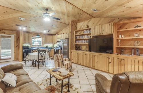 Perkinston House | 2 Bedroom 1 Bath Home in Perkinston, Ms with WiFi, AC, and peace and quiet.