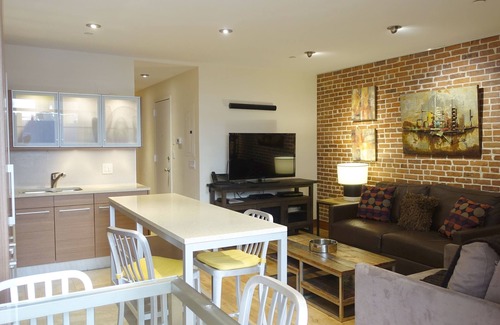 Upper West Side Apartment | 2 Bedroom 2 Baths Luxury Apartment With Private Backyard & Washer/Dryer