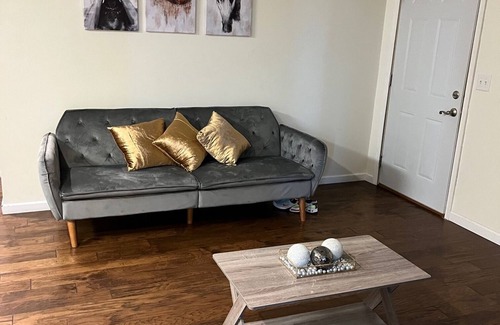 Quincy Apartment | 2 Bedroom; 30 Day Min; Must Email ID to Confirm stay; Professionals Only