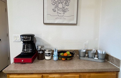 Aztec House | 2-bedroom 4-Bed house in Aztec with all amenities