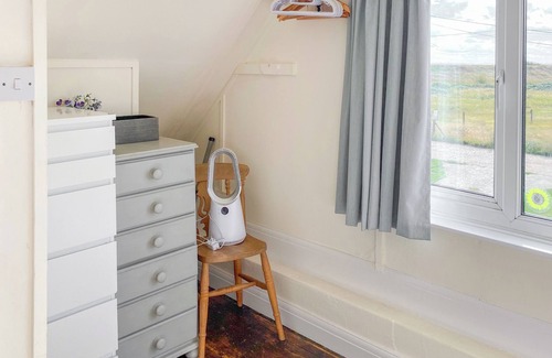 Clacton-on-Sea Cottage | 2 bedroom accommodation in St Osyth, near Clacton on Sea