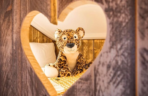 Overton-on-dee RV Rental | 2 bedroom accommodation in Eyton, Wrexham