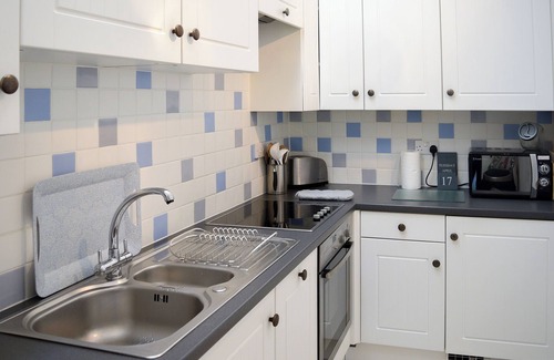 Salcombe Cottage | 2 bedroom accommodation in Herbert Road