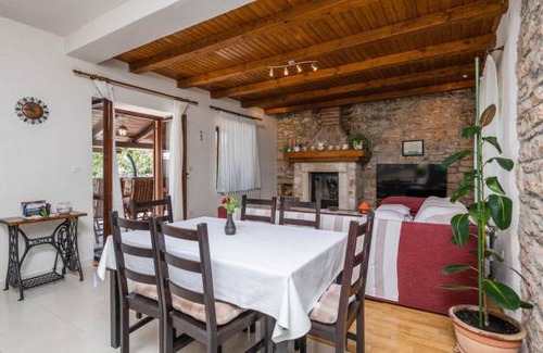 Filipana House | 2 bedroom accommodation in Marcana