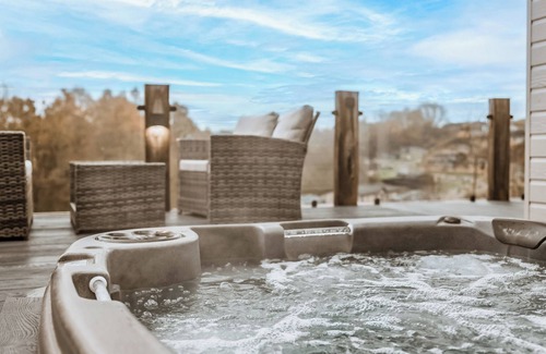 Bridgnorth Ski Chalet | 2 bedroom accommodation in Bridgnorth