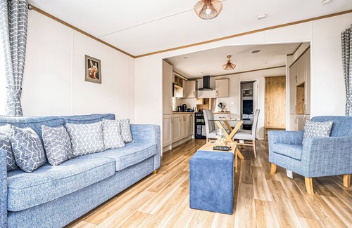 Bridgnorth Ski Chalet | 2 bedroom accommodation in Bridgnorth