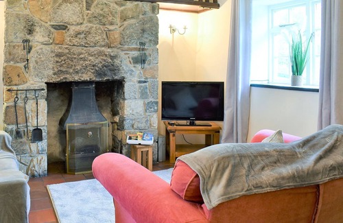 Brynrefail Cottage | 2 bedroom accommodation in Bethel, near Snowdon